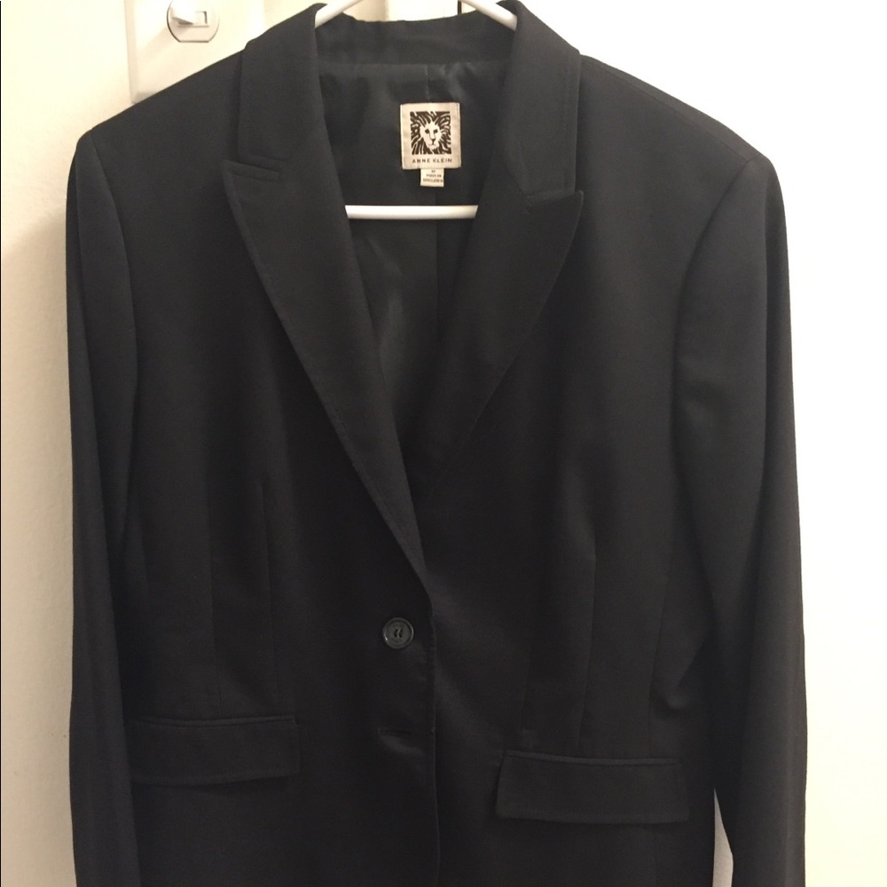 Anne Klein pant suit — black — size 10